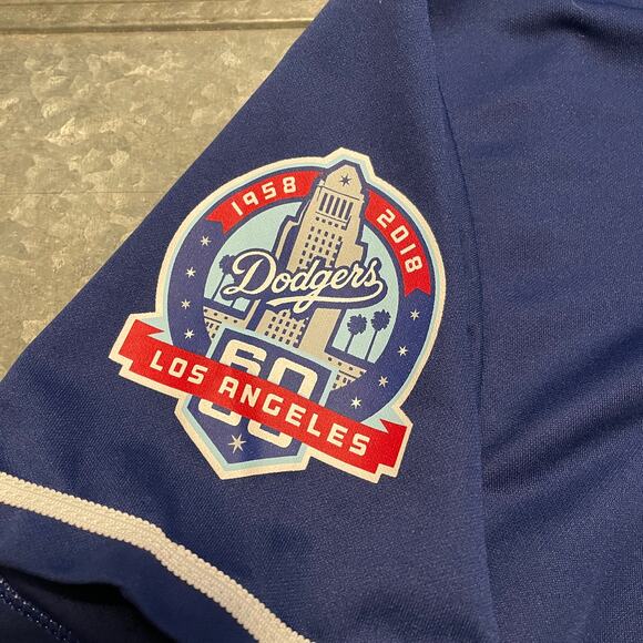 Los Angeles Dodgers Dave Roberts 30 Jersey Medium BMW 60th Anniversary Patch - Picture 3 of 11